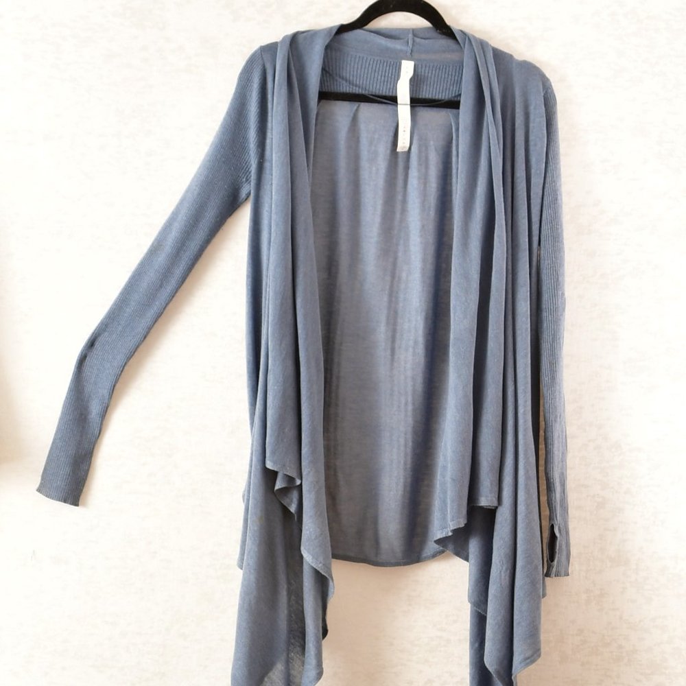 LULULEMON Find Your Calm Wrap In Serene blue size 4